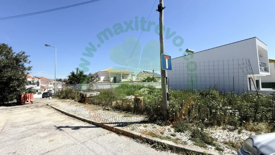Terreno para Venda em Charneca de Caparica e Sobreda