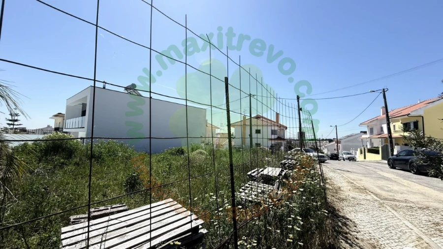 Terreno para Venda em Charneca de Caparica e Sobreda Foto 8