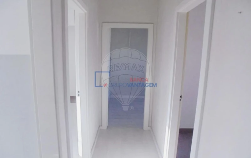 Apartamento T2 para Venda em Almeirim Foto 6