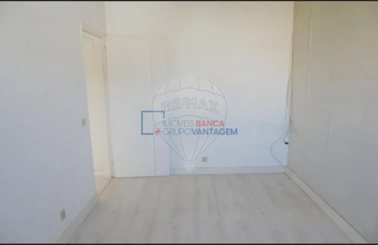 Apartamento T2 para Venda em Almeirim Foto 2