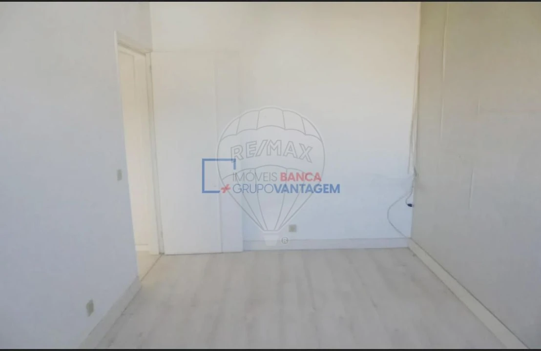 Apartamento T2 para Venda em Almeirim Foto 2