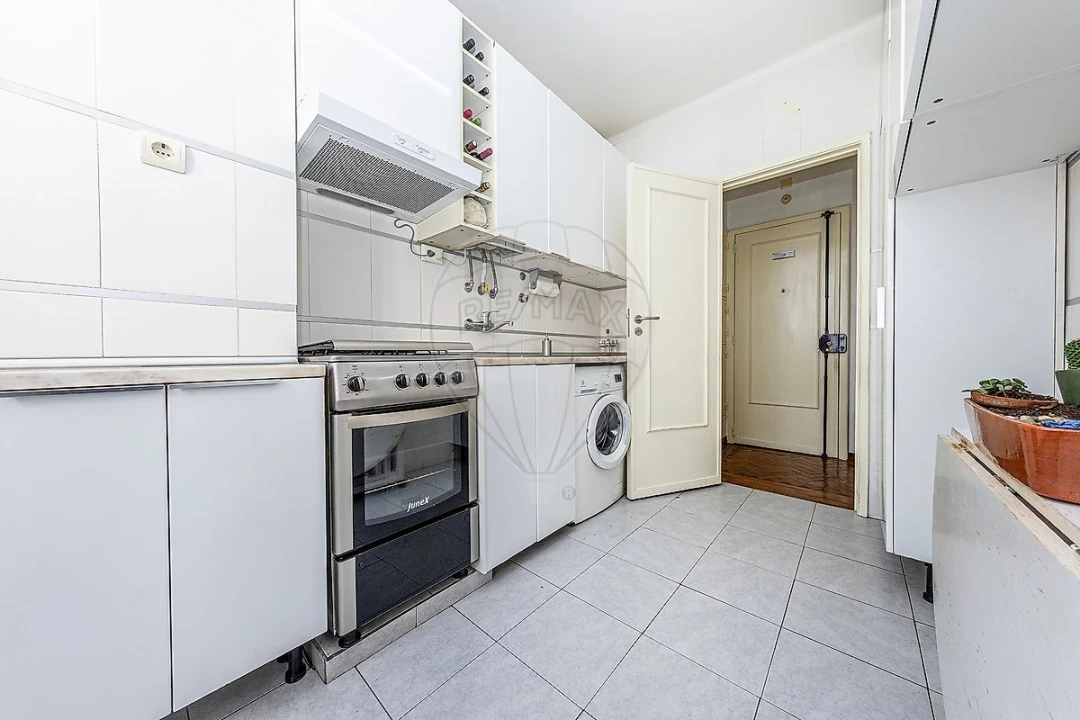 Apartamento T2 para Venda em Benfica Foto 3