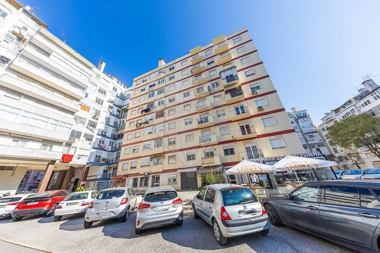 Apartamento T2 para Venda em Benfica Foto 6