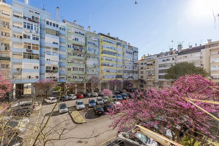 Apartamento T2 para Venda em Benfica Foto 2