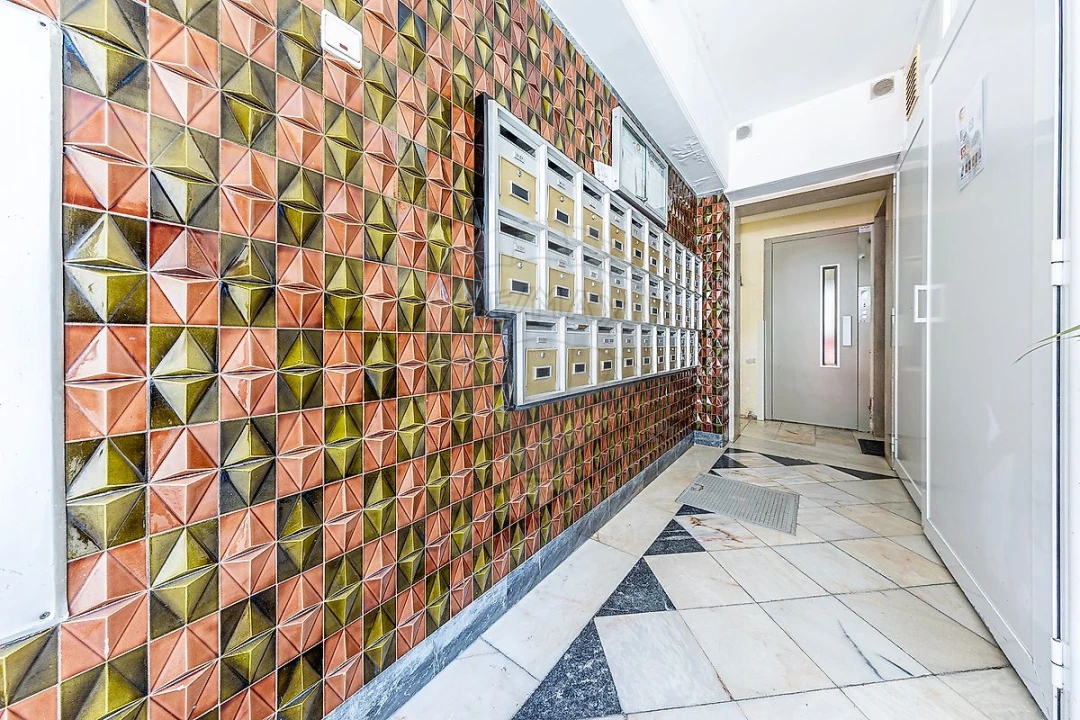 Apartamento T2 para Venda em Benfica Foto 1