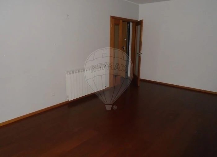 Apartamento T2 para Venda em Oliveira do Douro Foto 1