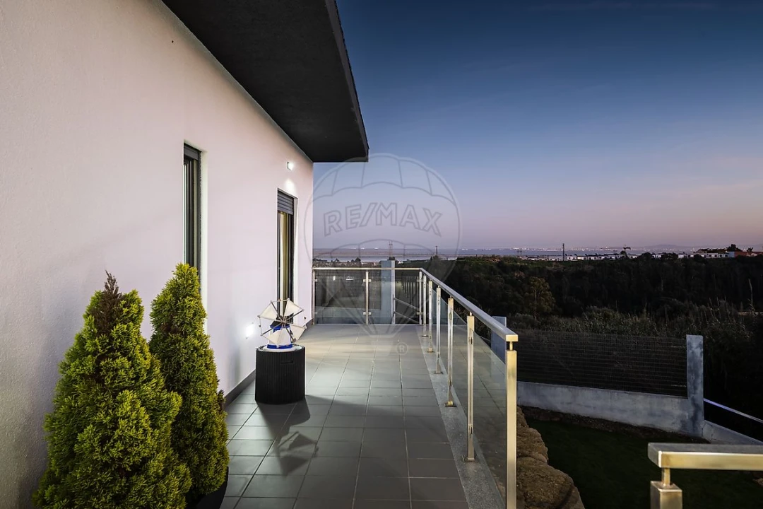 Moradia T3 para Venda em Alverca do Ribatejo e Sobralinho Foto 2