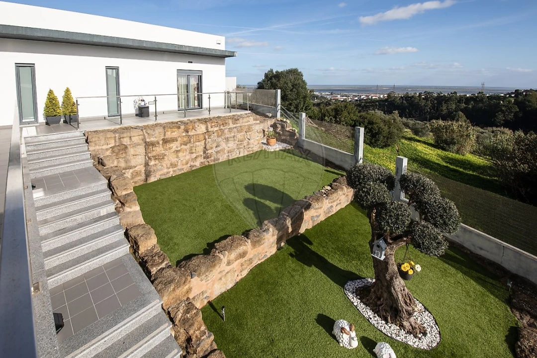 Moradia T3 para Venda em Alverca do Ribatejo e Sobralinho Foto 8