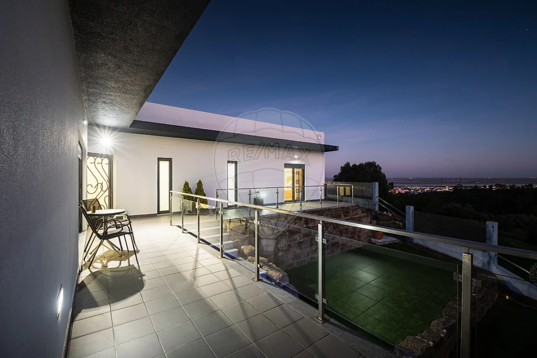 Moradia T3 para Venda em Alverca do Ribatejo e Sobralinho Foto 5