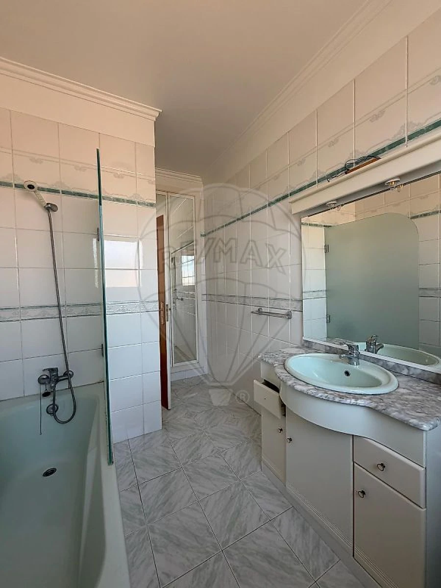 Apartamento T2 para Arrendamento em A dos Cunhados e Maceira Foto 9