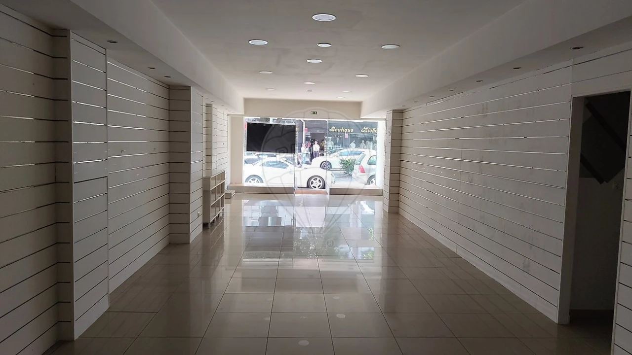 Loja para Venda em Vila Chã, Codal e Vila Cova de Perrinho Foto 3