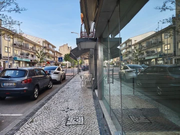 Loja para Venda em Vila Chã, Codal e Vila Cova de Perrinho