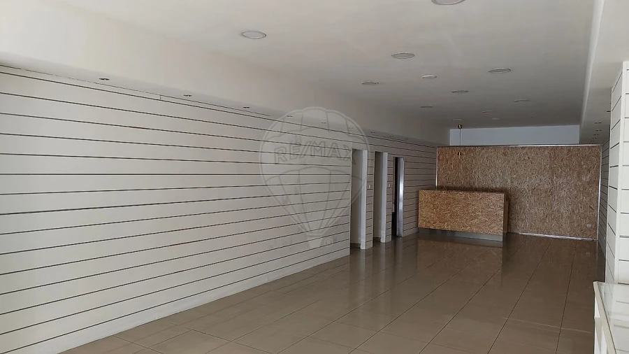 Loja para Venda em Vila Chã, Codal e Vila Cova de Perrinho Foto 2