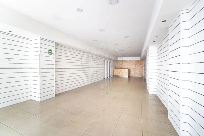 Loja para Arrendamento em Vila Chã, Codal e Vila Cova de Perrinho