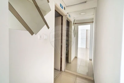 Loja para Arrendamento em Vila Chã, Codal e Vila Cova de Perrinho