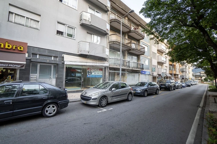 Loja para Arrendamento em Vila Chã, Codal e Vila Cova de Perrinho Foto 3