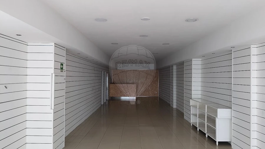 Loja para Arrendamento em Vila Chã, Codal e Vila Cova de Perrinho Foto 9