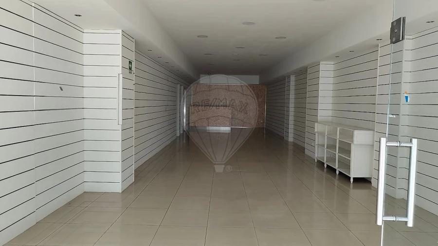 Loja para Arrendamento em Vila Chã, Codal e Vila Cova de Perrinho Foto 6