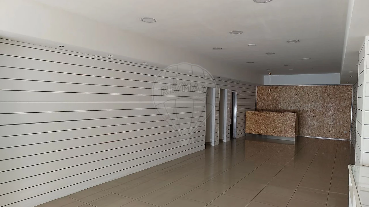 Loja para Arrendamento em Vila Chã, Codal e Vila Cova de Perrinho Foto 3