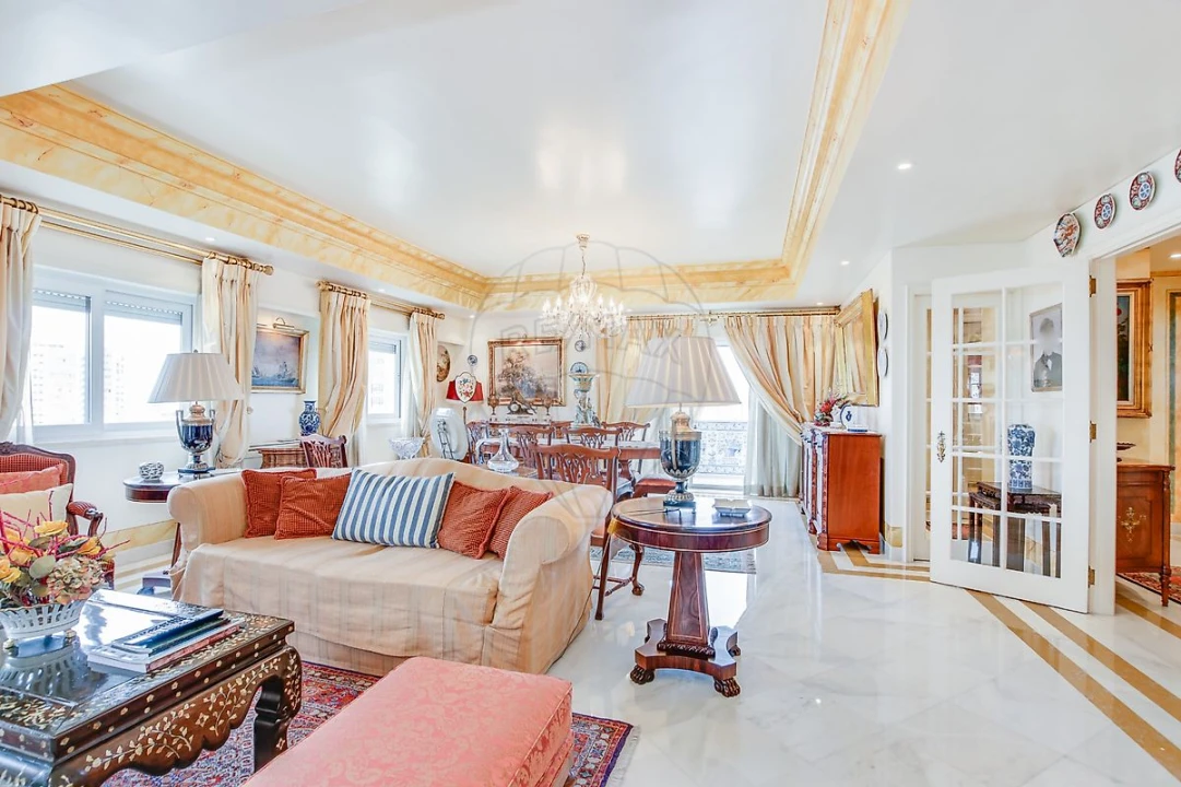 Apartamento T5 para Venda em Areeiro Foto 8