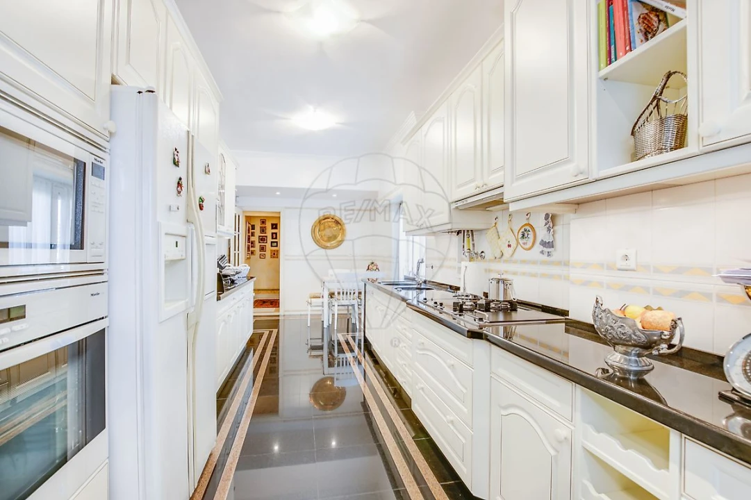 Apartamento T5 para Venda em Areeiro Foto 12