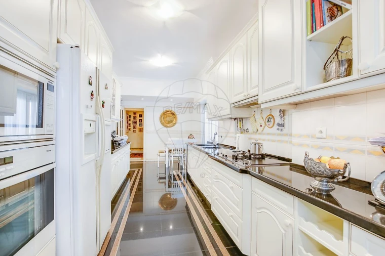 Apartamento T5 para Venda em Areeiro Foto 12