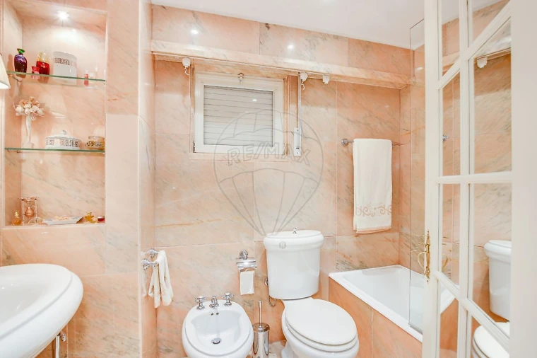 Apartamento T5 para Venda em Areeiro Foto 15