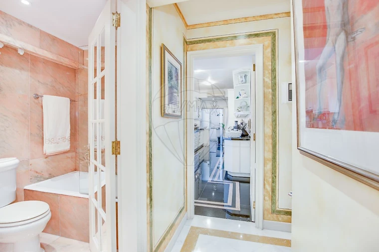 Apartamento T5 para Venda em Areeiro Foto 14