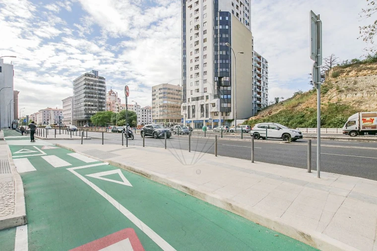 Apartamento T5 para Venda em Areeiro Foto 17