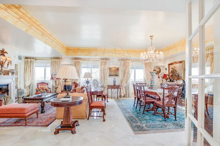 Apartamento T5 para Venda em Areeiro