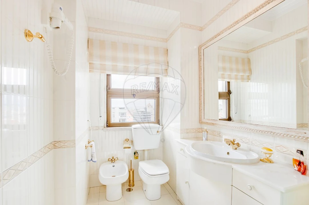 Apartamento T5 para Venda em Areeiro Foto 4