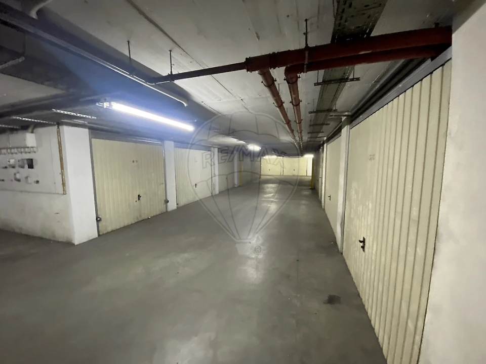 Garagem para Venda em Carregado e Cadafais Foto 1