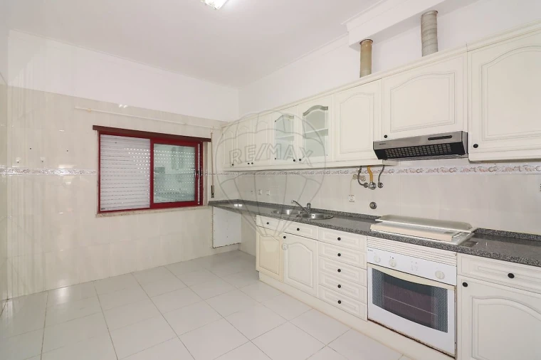 Apartamento T1 para Venda em Carregado e Cadafais Foto 5
