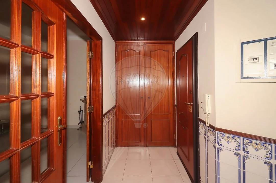 Apartamento T1 para Venda em Carregado e Cadafais Foto 11
