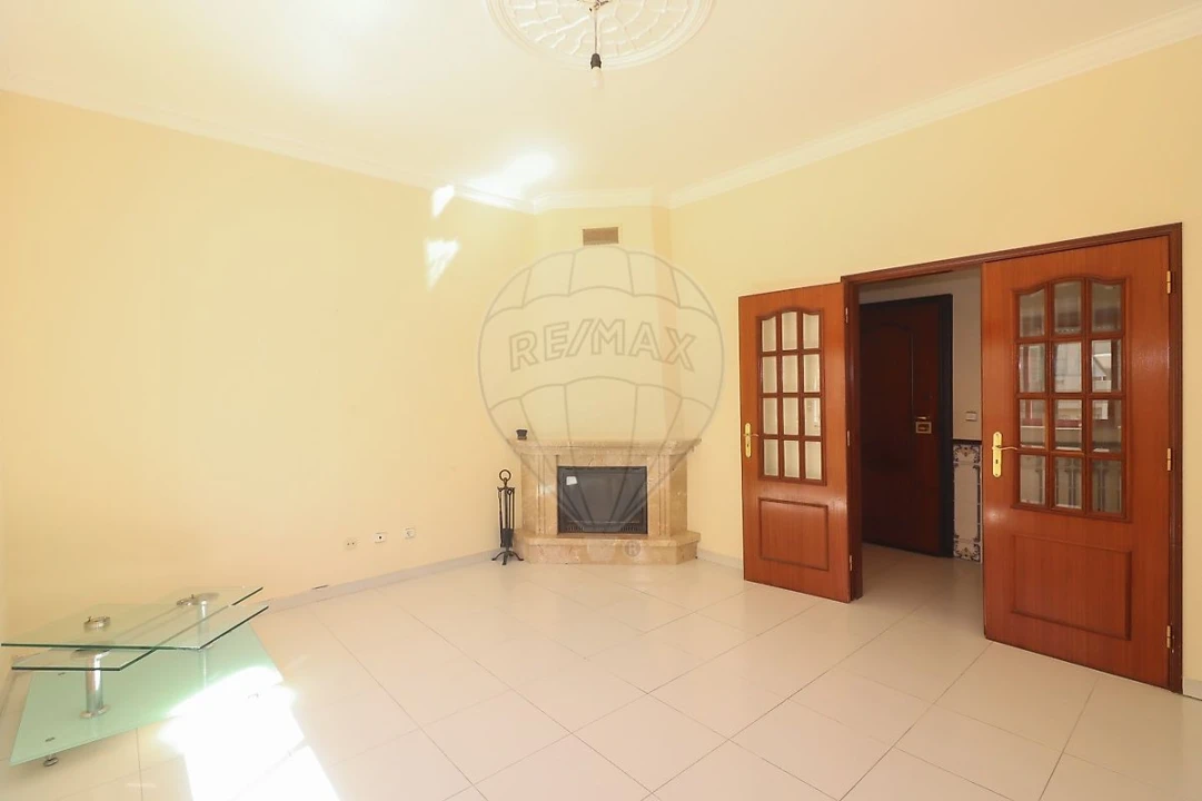 Apartamento T1 para Venda em Carregado e Cadafais Foto 9