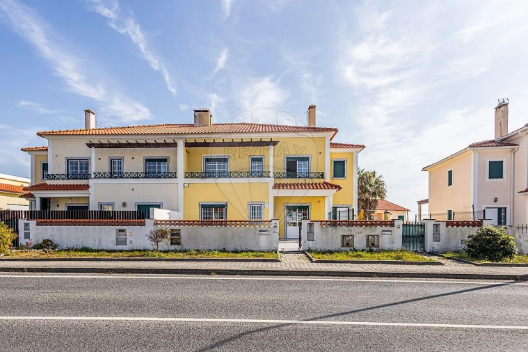 Moradia T4 para Venda em Silveira Foto 1