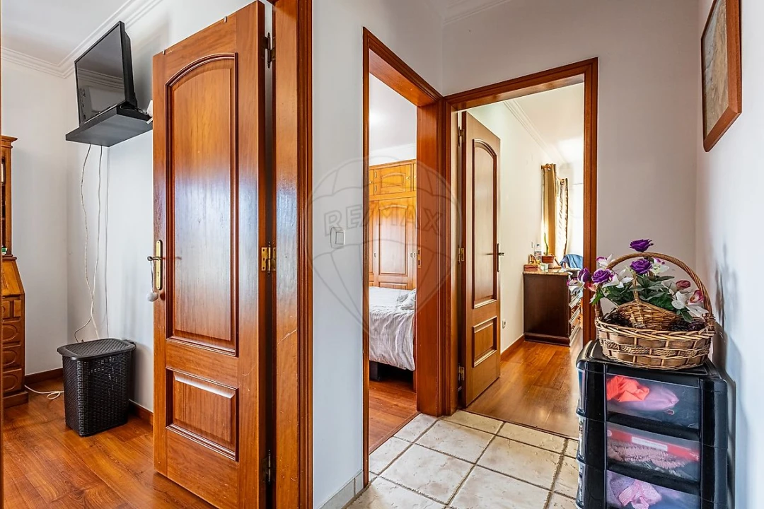 Moradia T4 para Venda em Silveira Foto 10