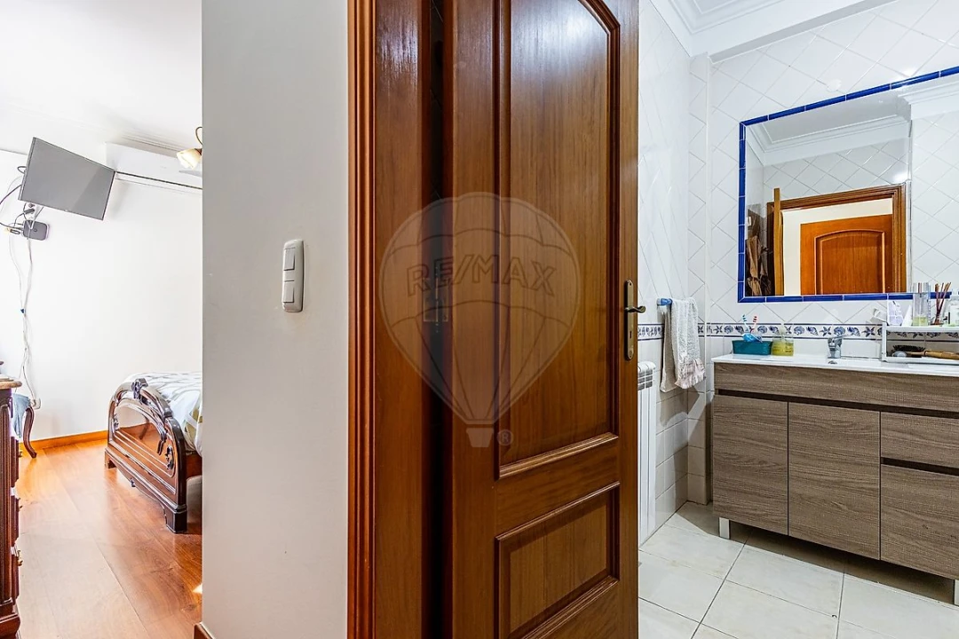 Moradia T4 para Venda em Silveira Foto 12