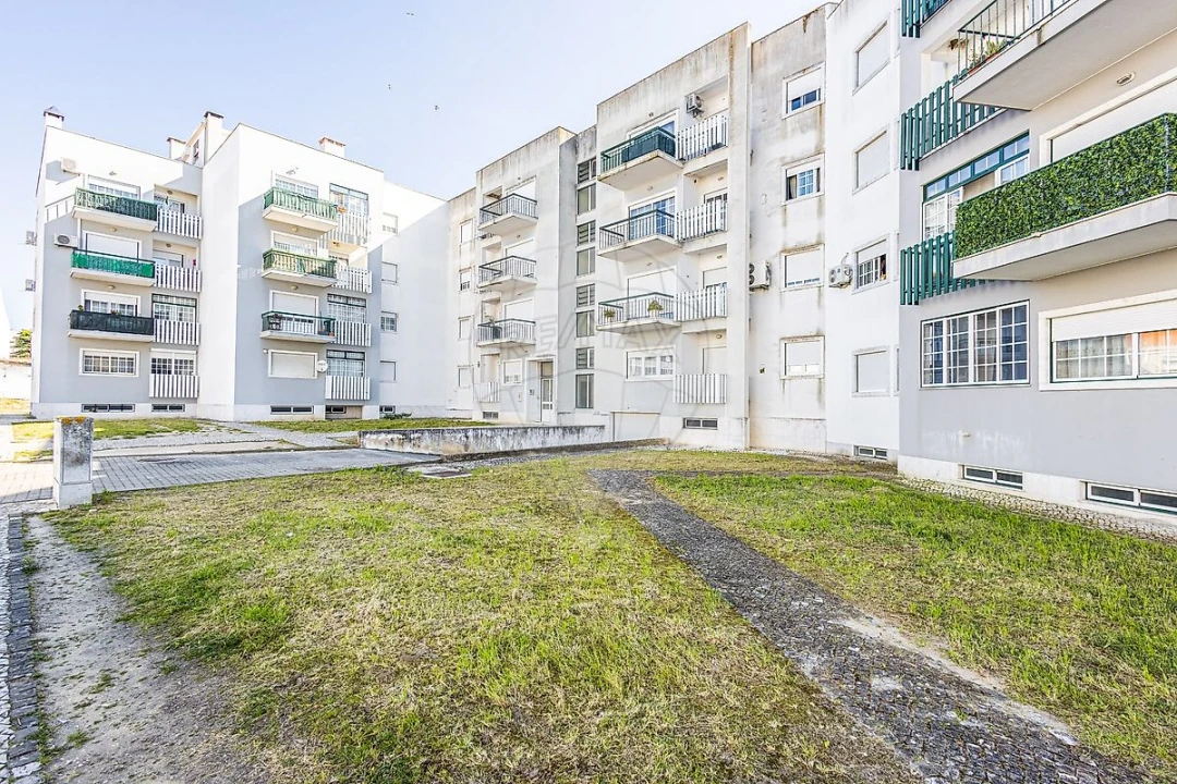 Apartamento T2 para Venda em Azambuja Foto 4