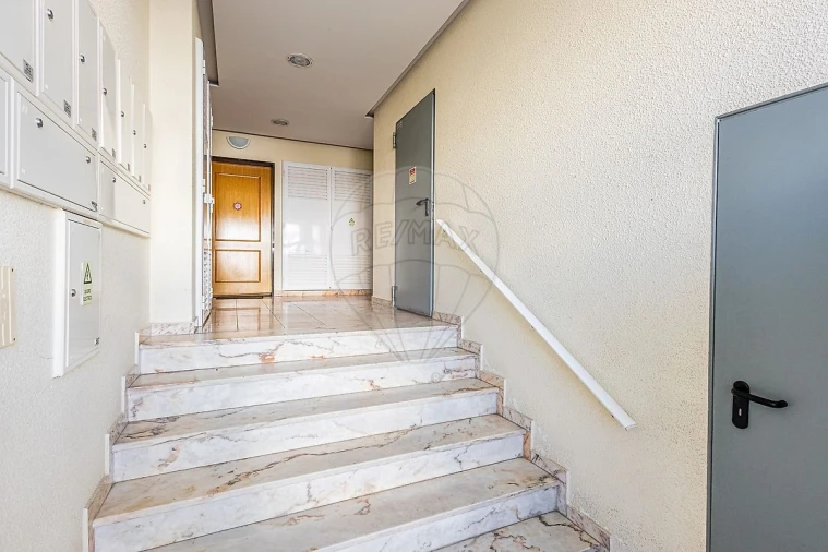 Apartamento T2 para Venda em Azambuja Foto 30