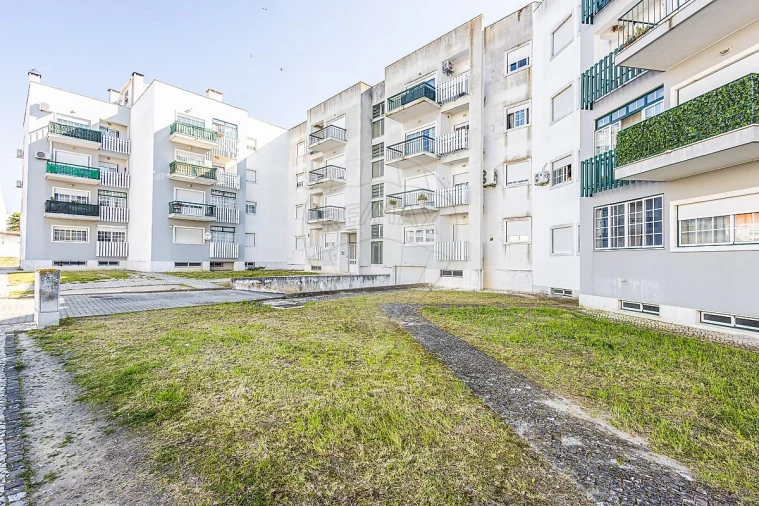 Apartamento T2 para Venda em Azambuja Foto 4