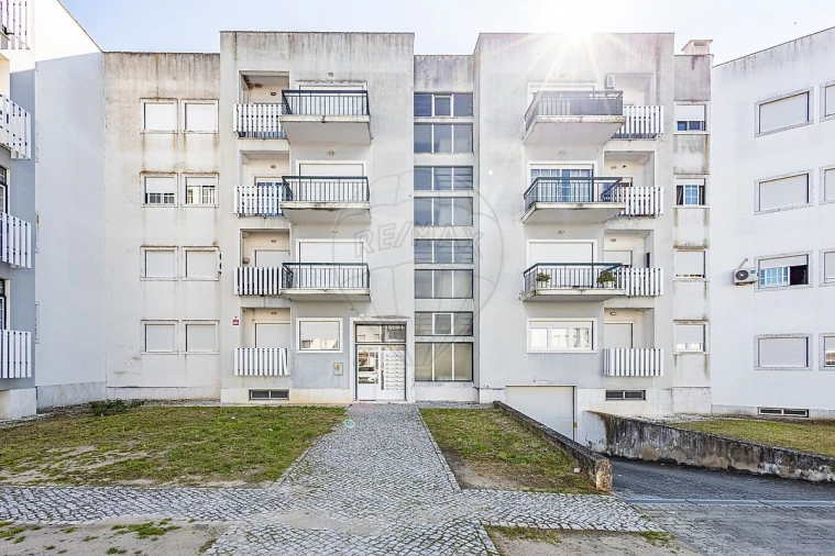 Apartamento T2 para Venda em Azambuja Foto 3