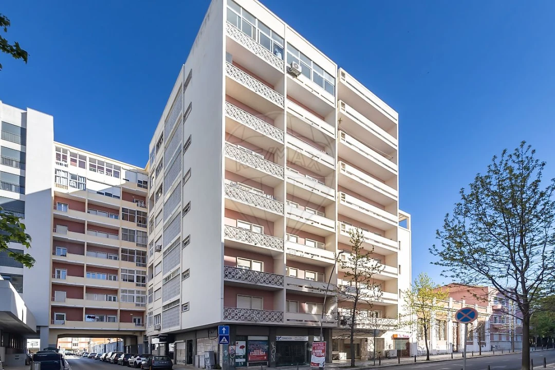 Apartamento T4 para Venda em Barreiro e Lavradio Foto 1