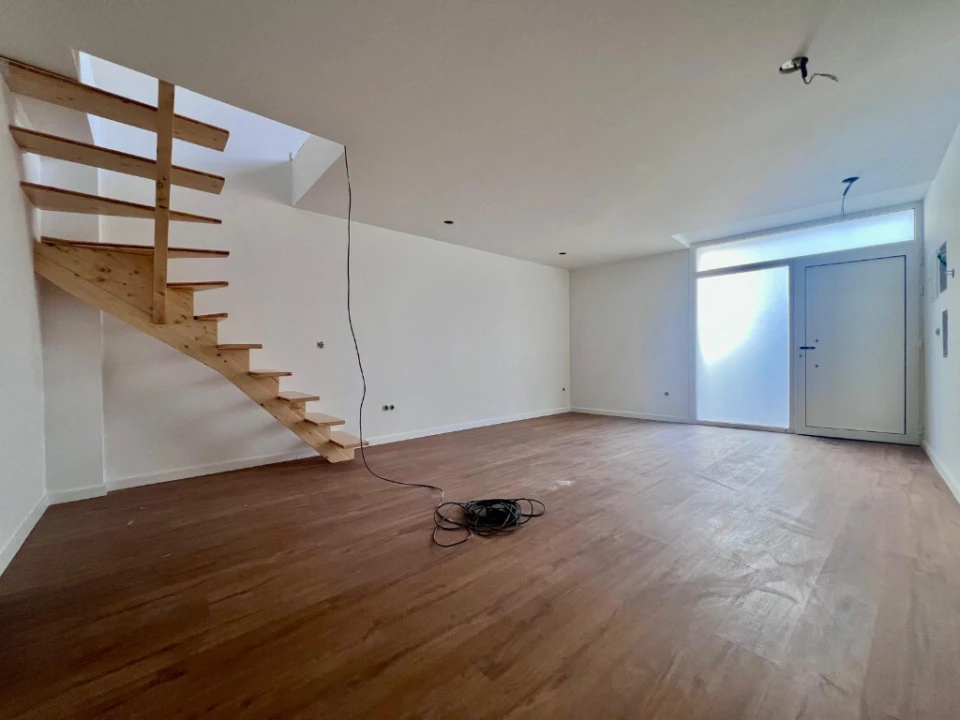 Moradia T1 para Venda em São Martinho de Árvore e Lamarosa Foto 3