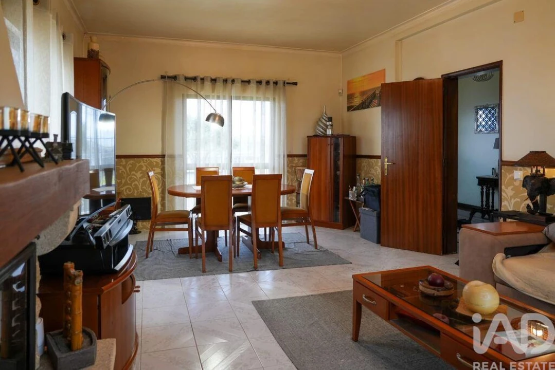 Moradia T4 para Venda em Carregado e Cadafais Foto 2