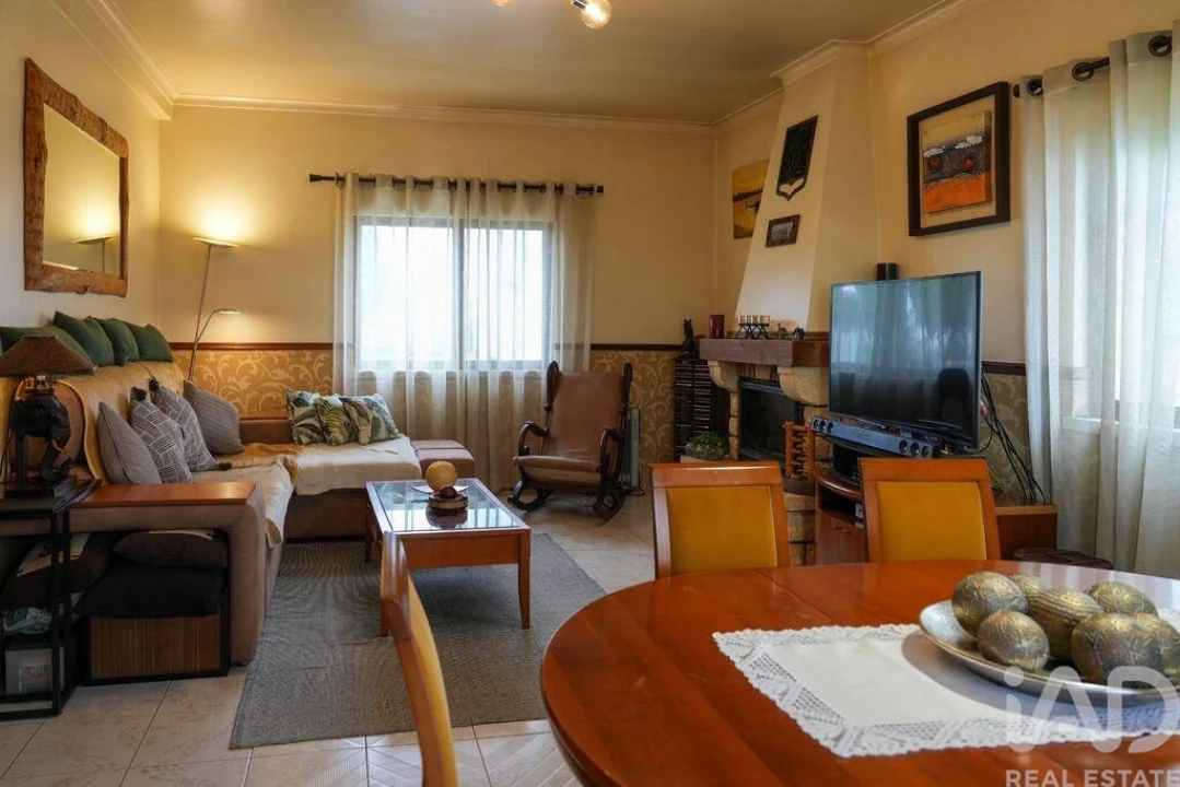 Moradia T4 para Venda em Carregado e Cadafais Foto 8