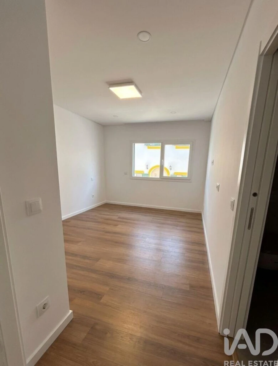 Moradia T4 para Venda em Quinta do Conde Foto 9