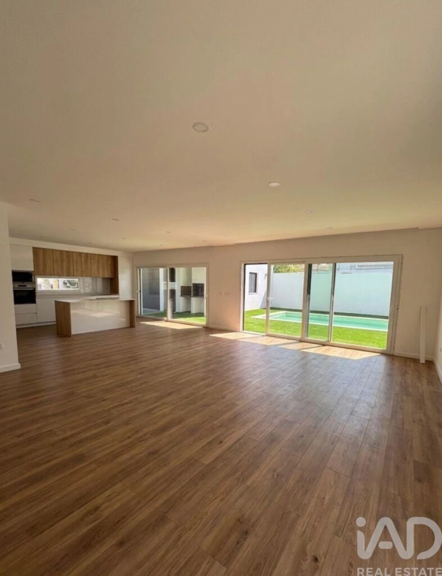 Moradia T4 para Venda em Quinta do Conde Foto 4