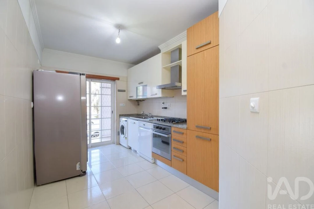 Apartamento T2 para Venda em São Domingos de Rana Foto 6