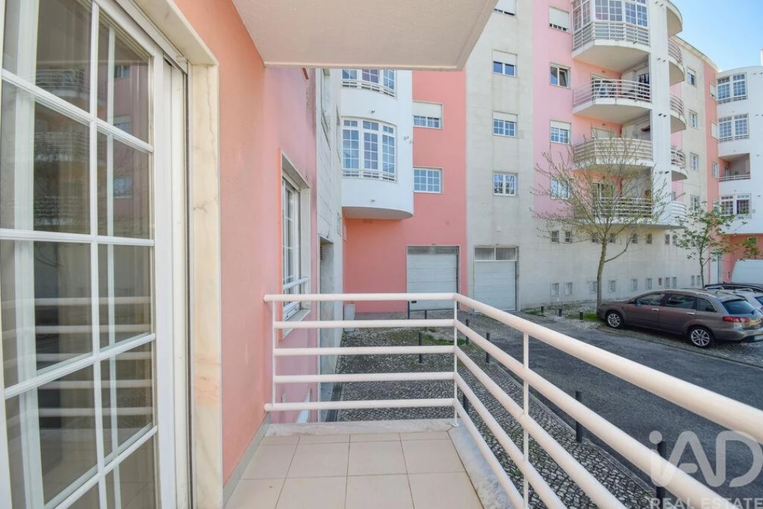 Apartamento T2 para Venda em São Domingos de Rana Foto 11